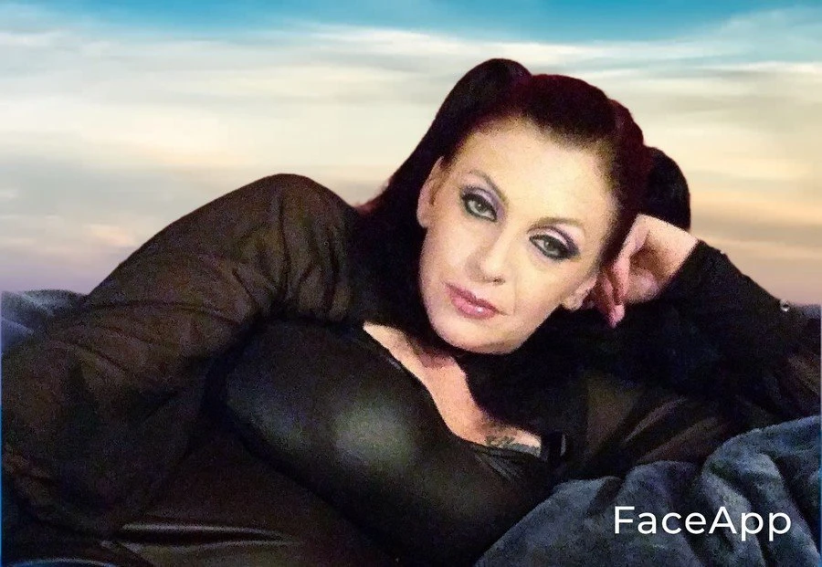 SmokinHotMilf Profile, Escort 9713232073