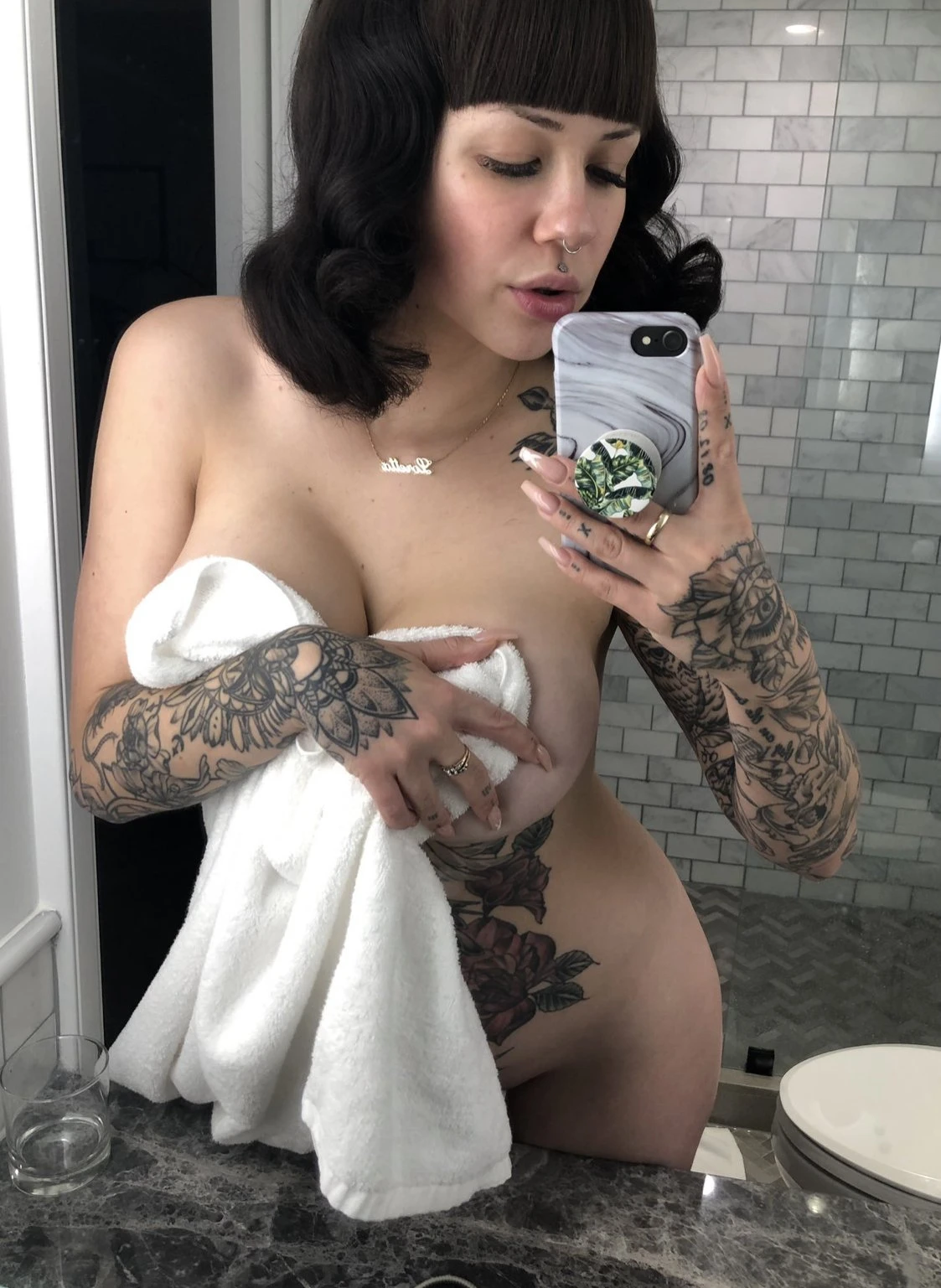 Rose Profile, Escort 4694237478